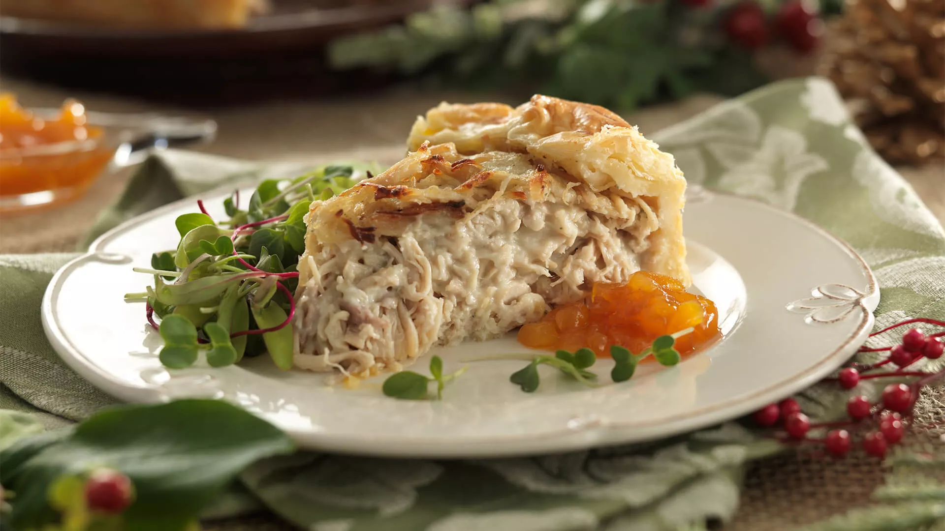 foto da receita Torta Rústica de Chester Desfiado com Gorgonzola, Cream Cheese e Geleia de Damasco