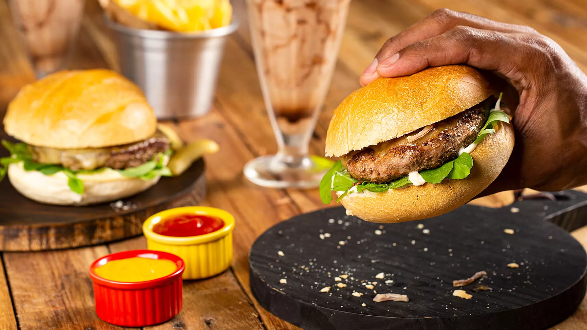 foto da receita Hambúrguer de Costela Perdigão com chutney de tomate