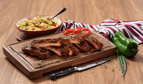 Costela Suína Sabor Barbecue com Quirera de Milho