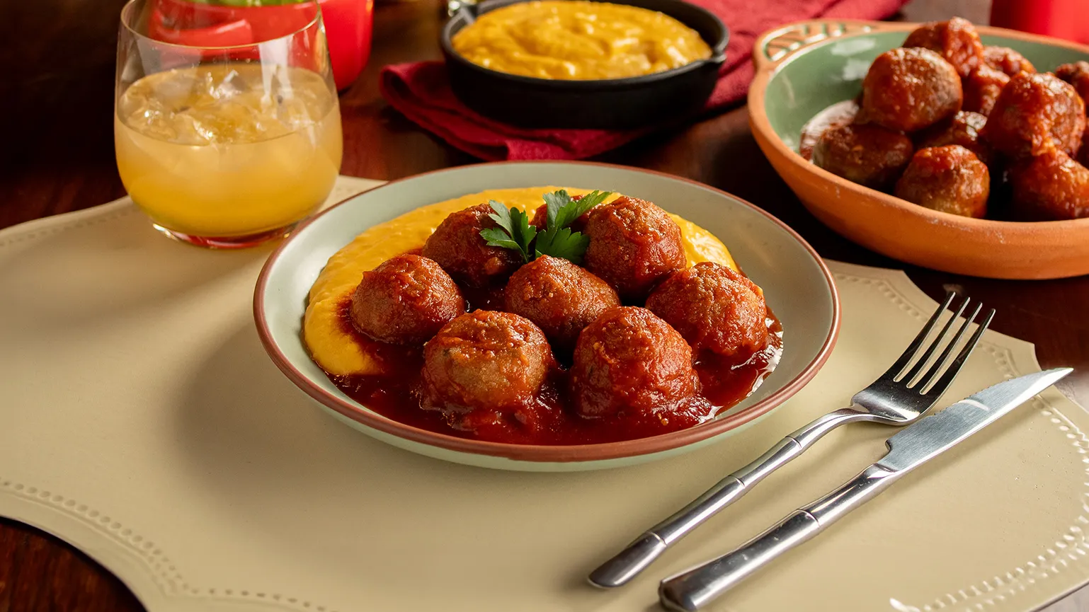 foto da receita Almôndegas ao Molho com Polenta Cremosa