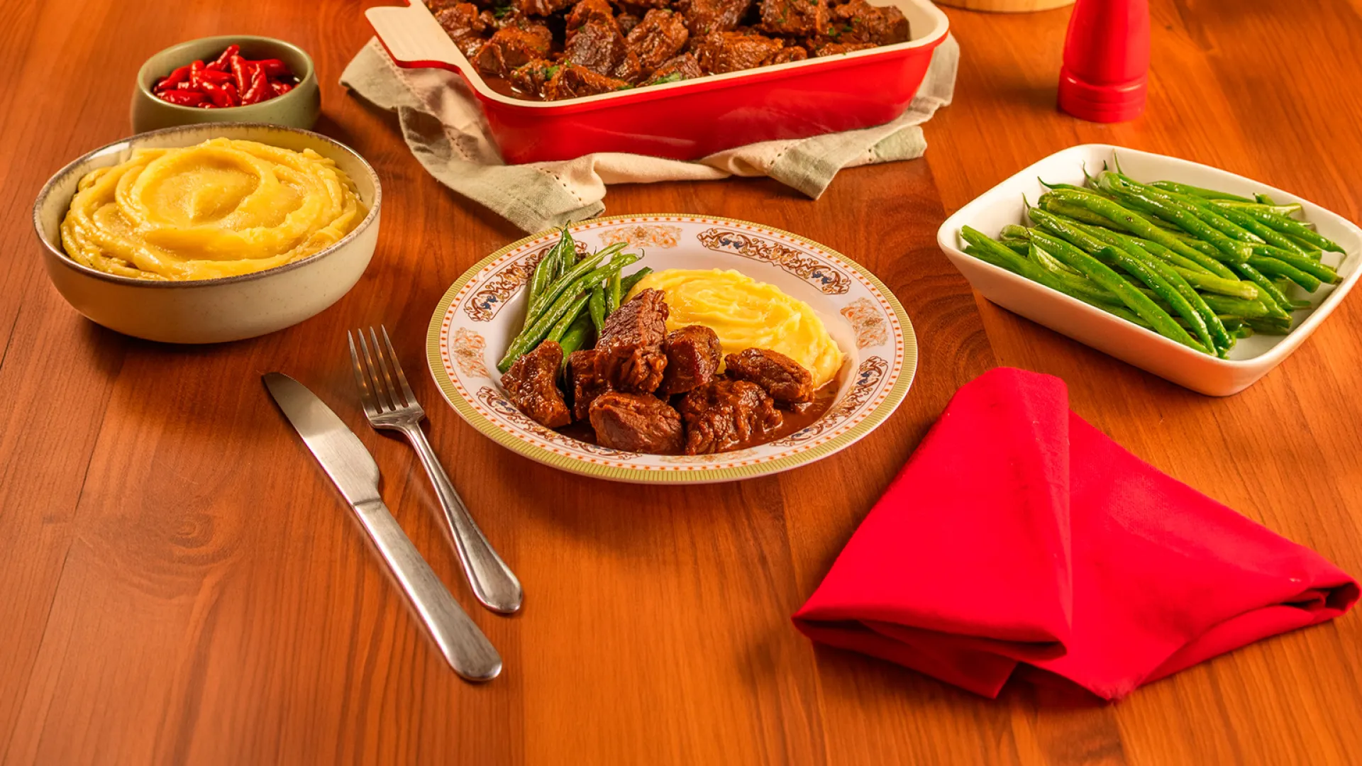 foto da receita Acém na Pressão com Purê de Batatas e Vagem Salteada