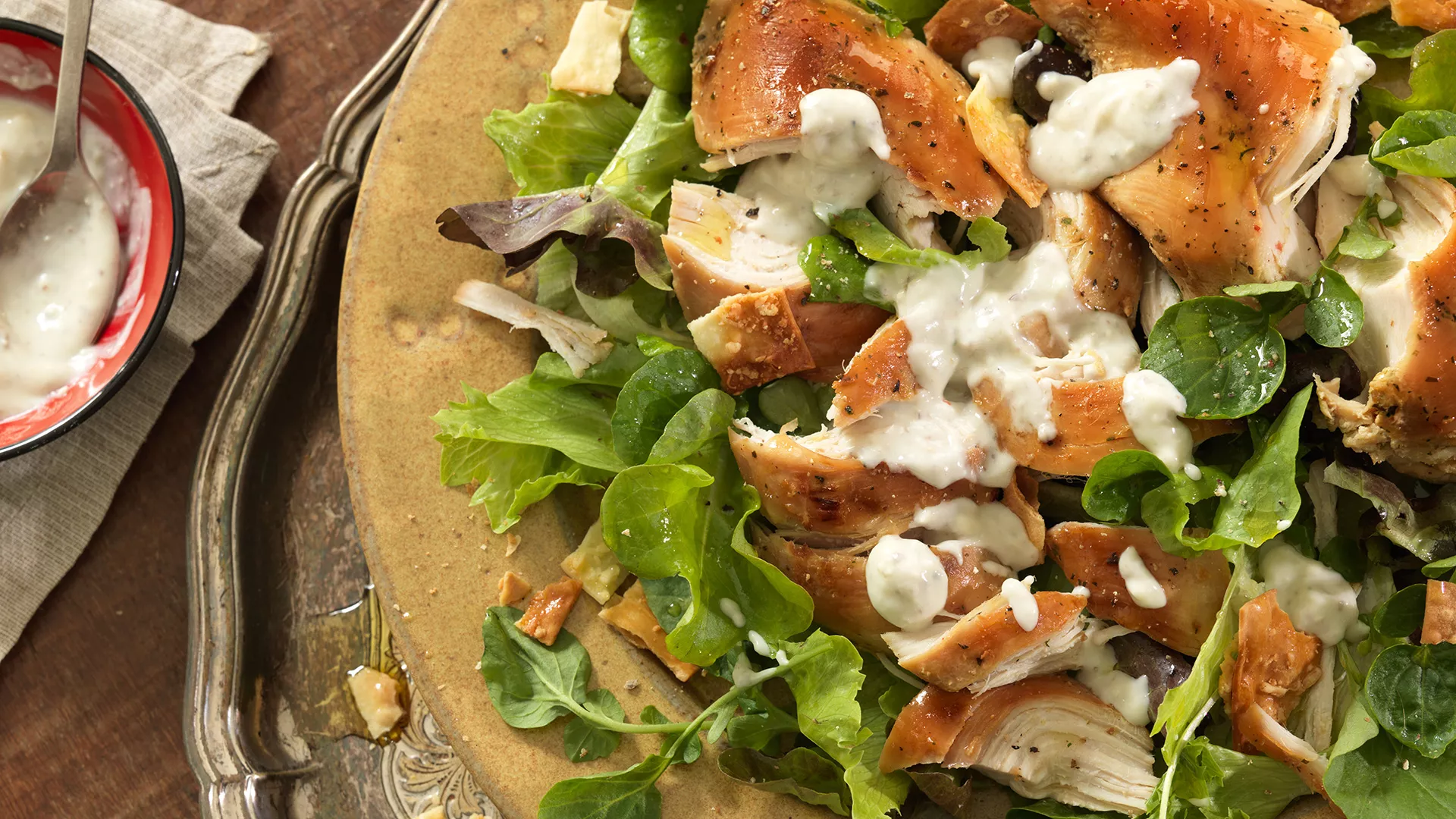 foto da receita Assa Fácil Peito com Salada de Folhas