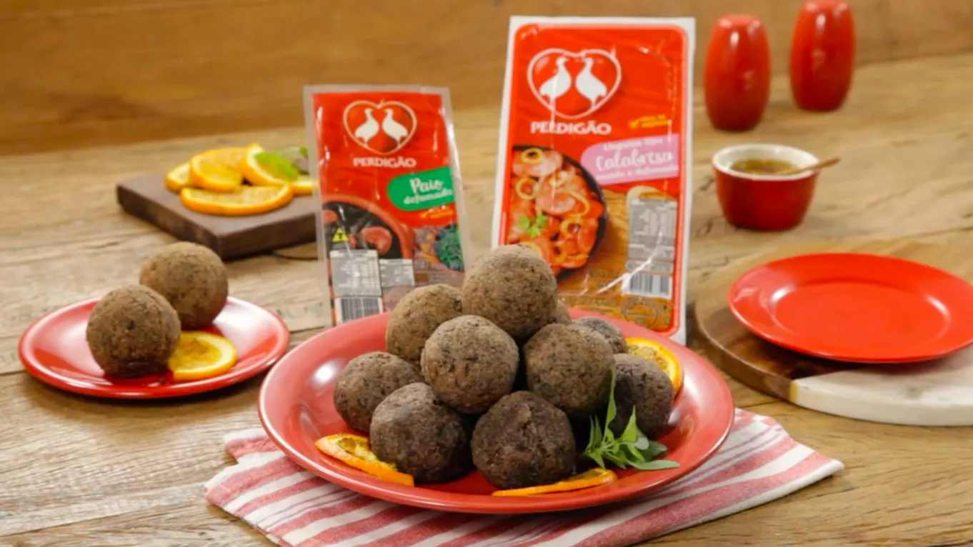 foto da receita Bolinho de Feijoada com Linguiça Paio Defumada Perdigão