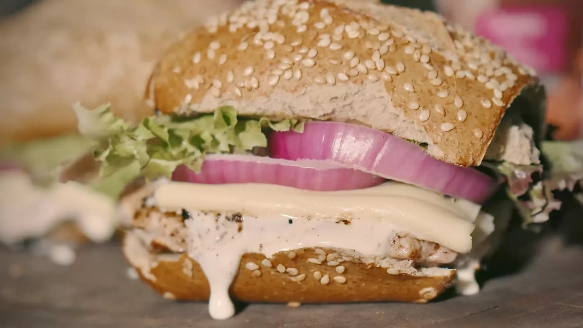 foto da receita Sanduíche de Linguiça de Frango com Bacon Perdigão Na Brasa