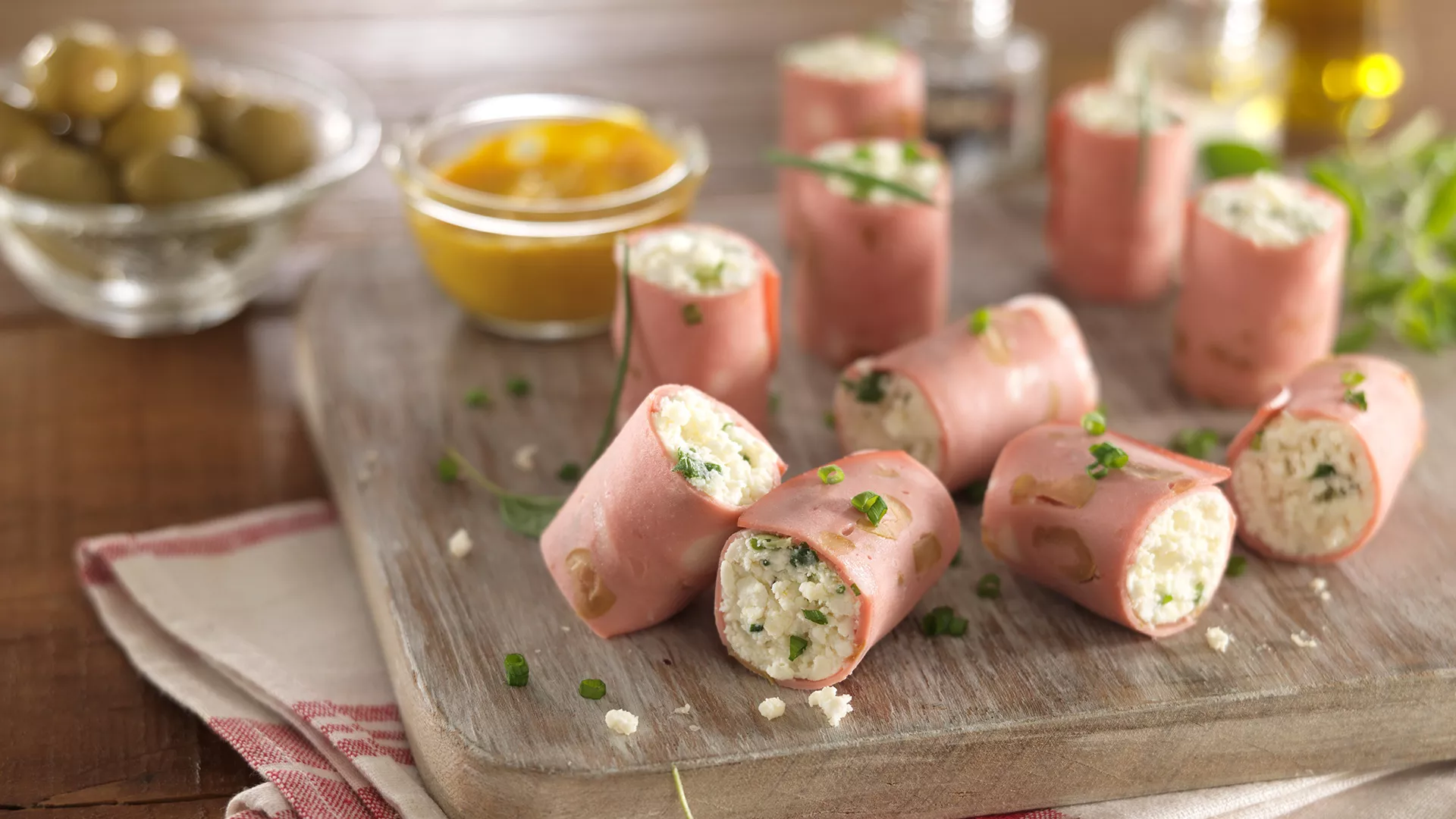 foto da receita Rolinho de Mortadela Ouro Azeitona com Ricota
