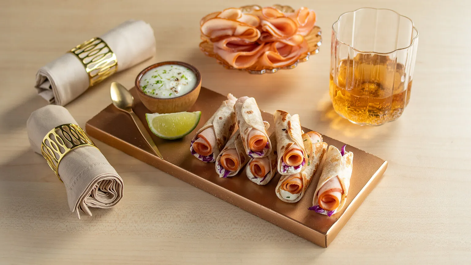 foto da receita Enroladinho de Peito de Frango Ouro Defumado Perdigão