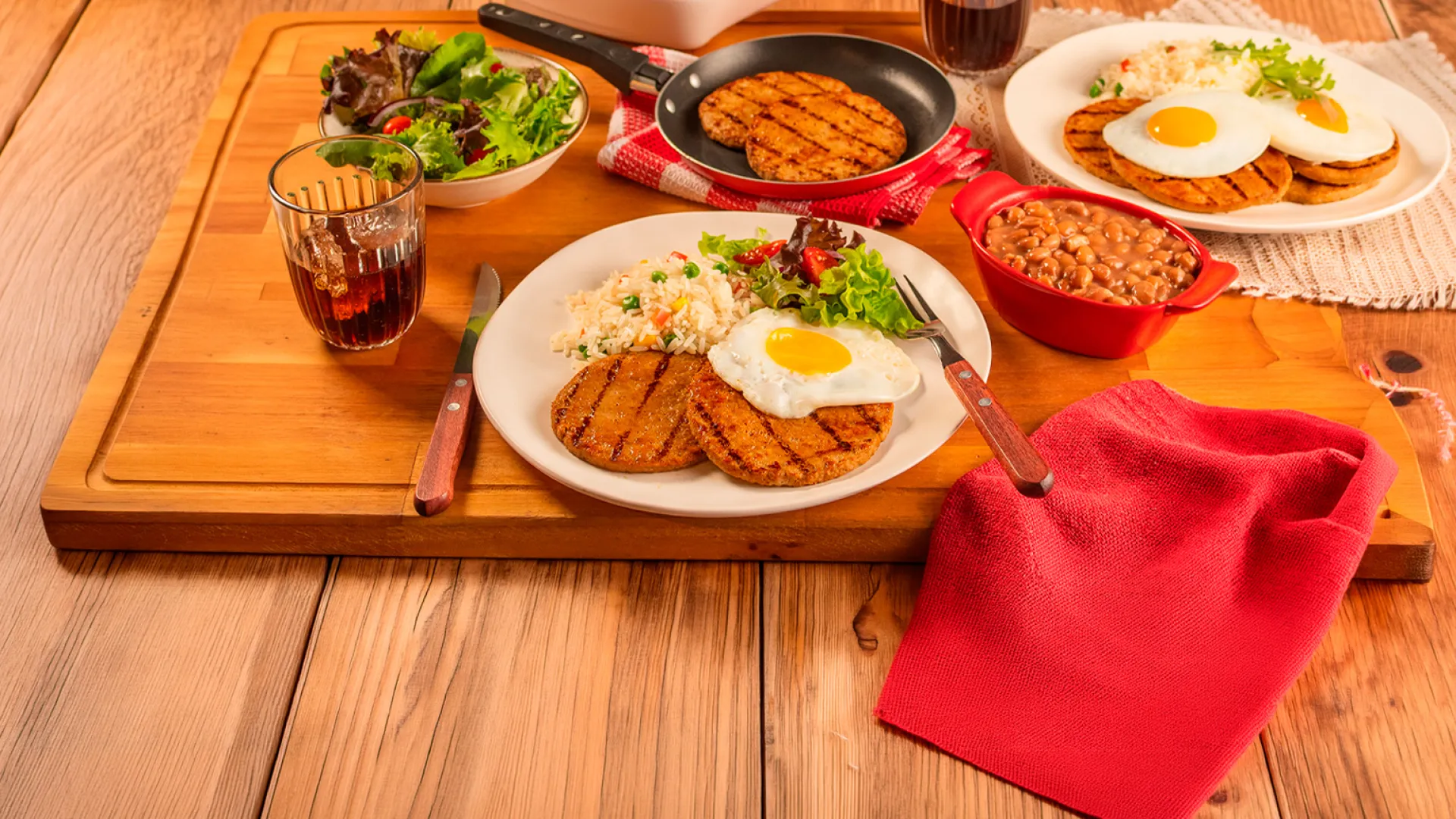 foto da receita Hambúrguer com Ovo Frita e Arroz Primavera
