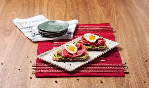 Avocado Toast com Mortadela Ouro