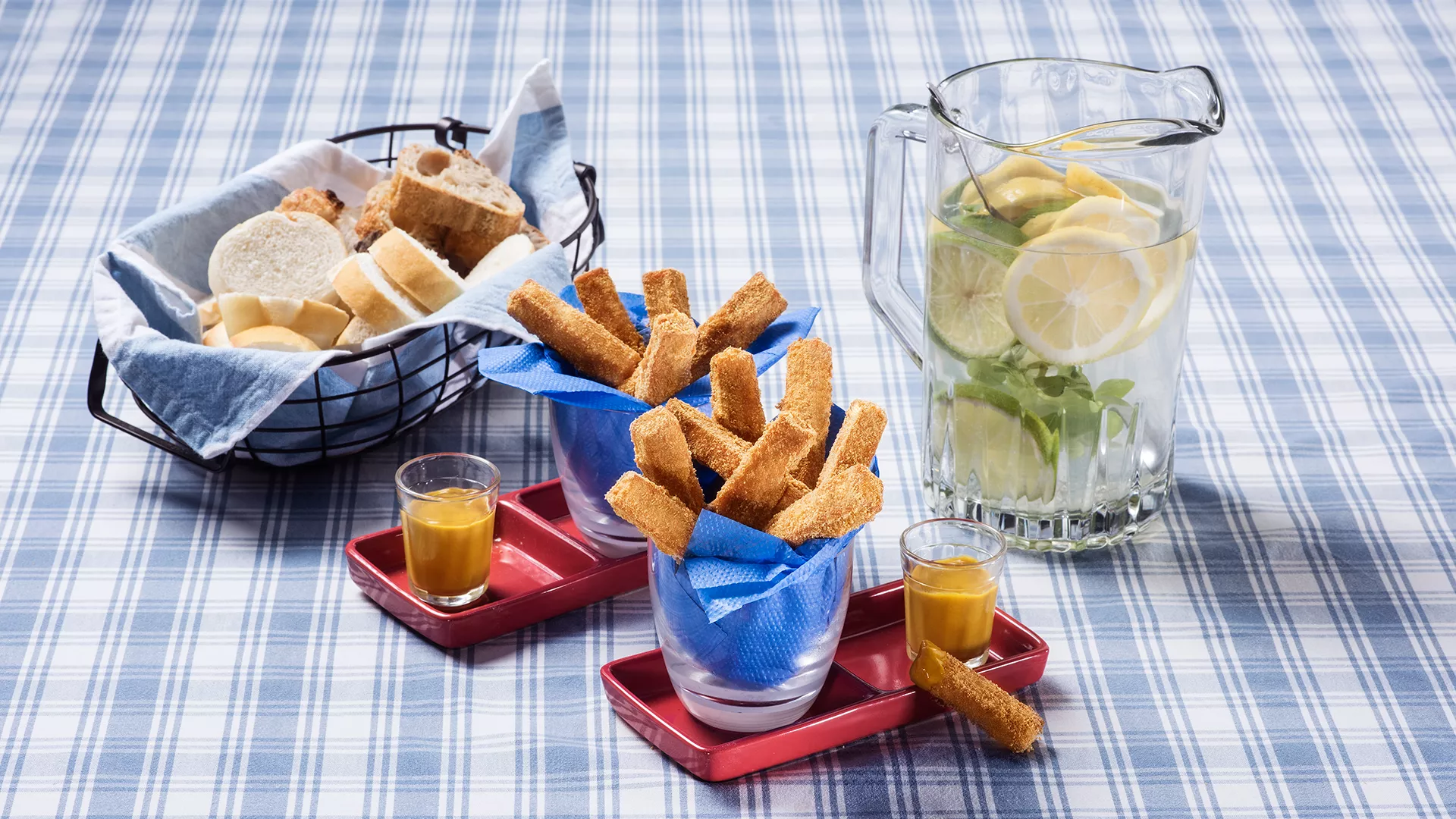foto da receita Tiras Empanadas de Mortadela Tradicional com Molho de Mostarda e Mel