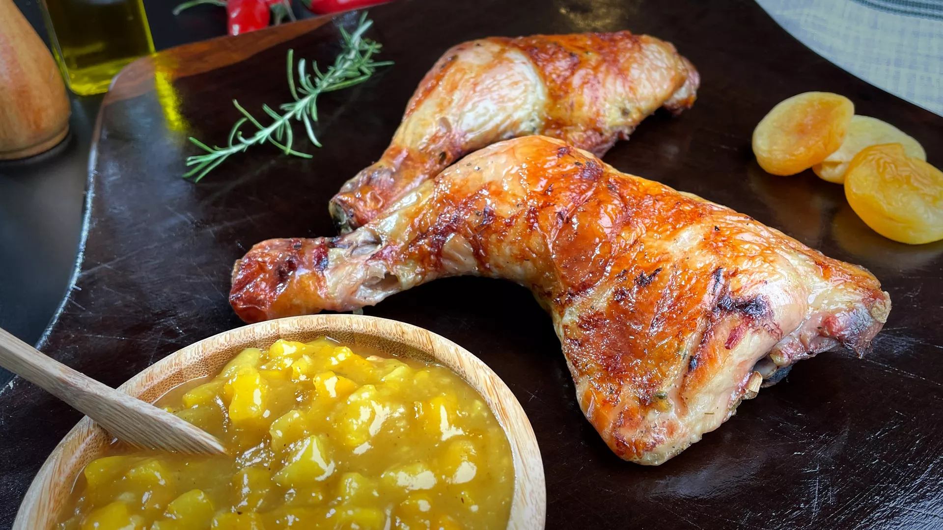 foto da receita Coxa e Sobrecoxa Chester Perdigão Na Brasa com Molho de Damasco