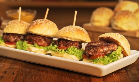 Mini-hambúrguer de Linguiça com Pimenta-Biquinho Na Brasa