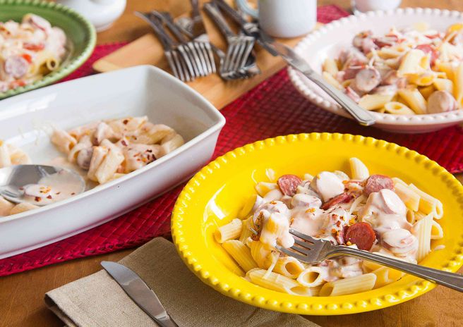 Penne Cremoso com Linguiça Fininha Defumada