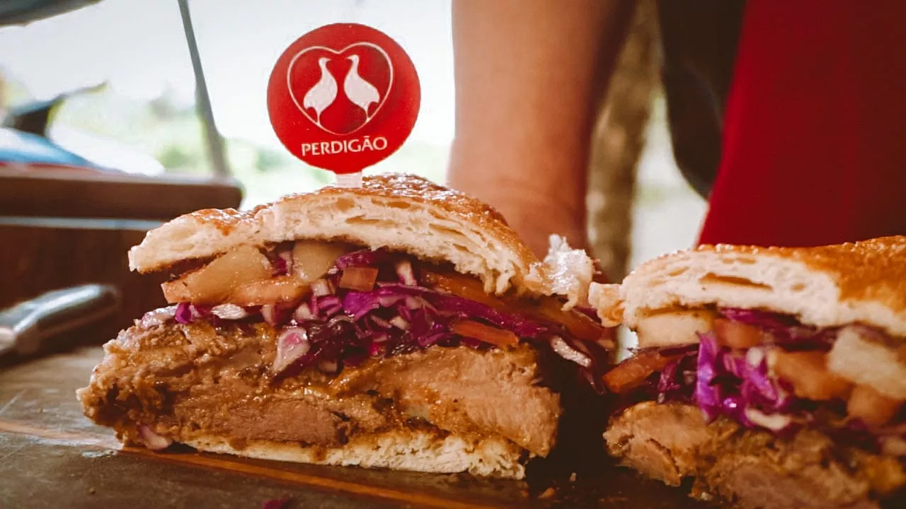 foto da receita Sanduíche de Costela Perdigão na Brasa no Pão Ciabatta