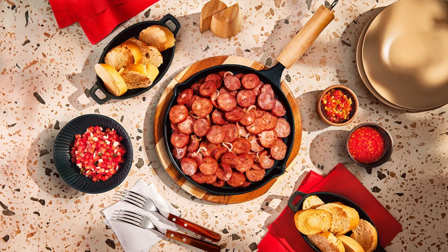 foto da receita Calabresa acebolada com 3 acompanhamentos