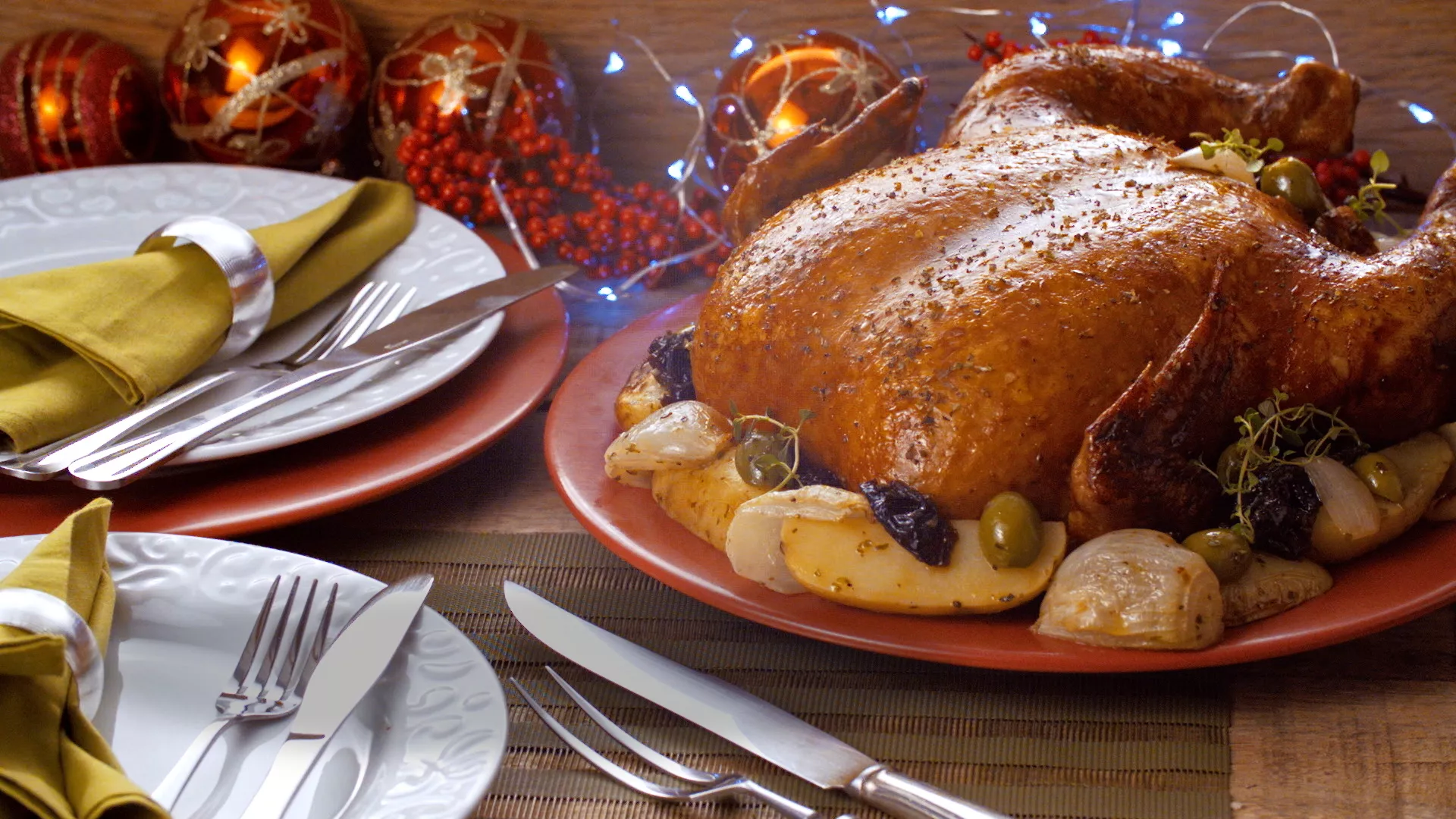 foto da receita Chester Perdigão com batatas, azeitonas e ameixas secas