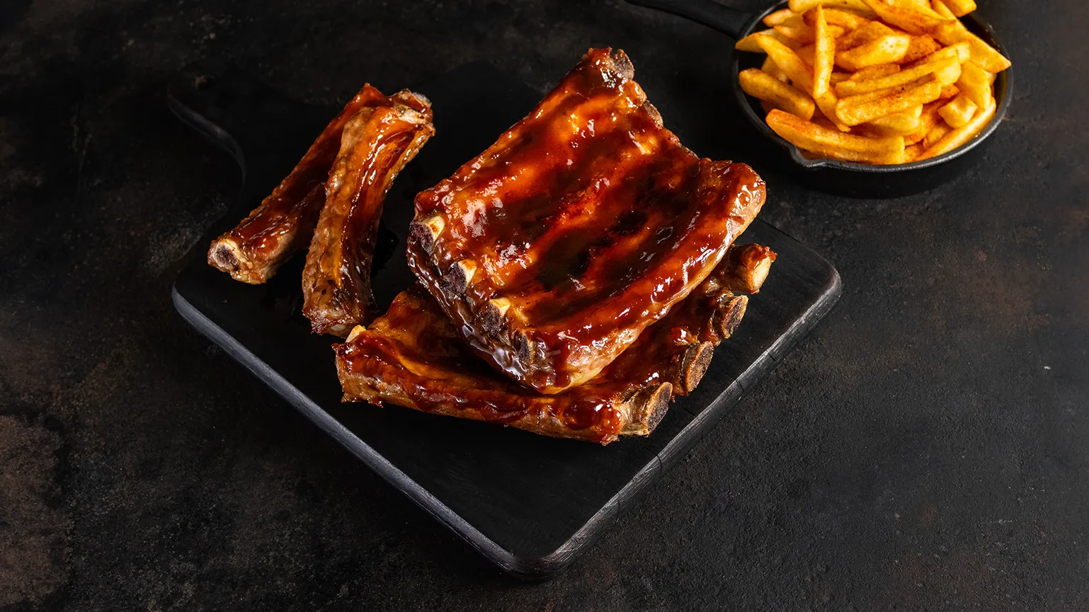 foto da receita Honey Ribs + Old Bay Fries