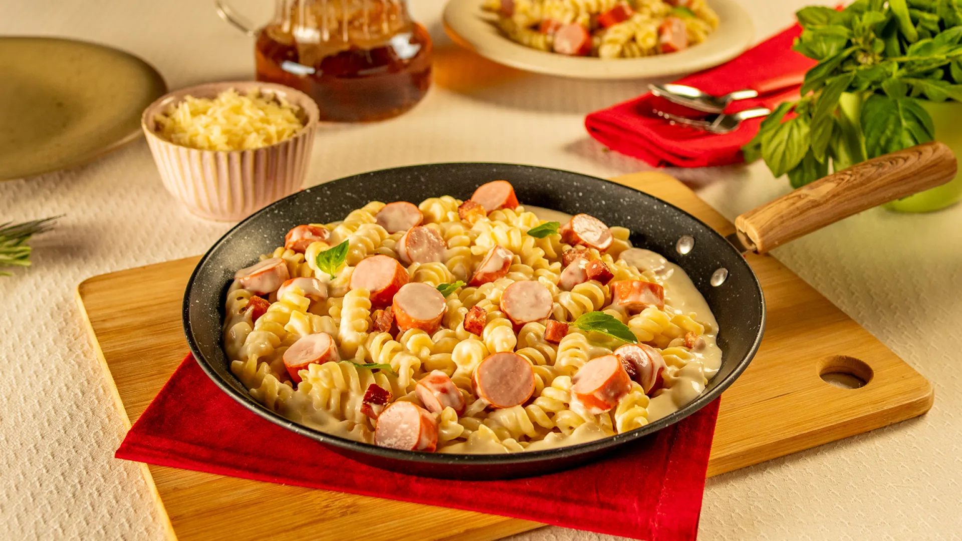 foto da receita Macarrão Parafuso Cremoso com Salsicha