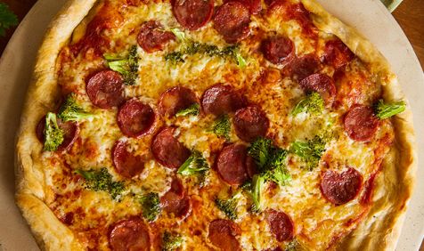 Pizza Caseira de Linguiça Fininha