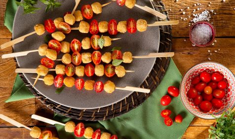 Espetinho de Chicken Popcorn Jalapeño com Tomate-Cereja
