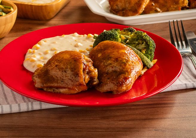 Sobrecoxa Assada com Legumes e Creme de Milho