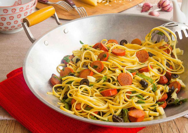 Massa de Frigideira com Salsicha e Espinafre