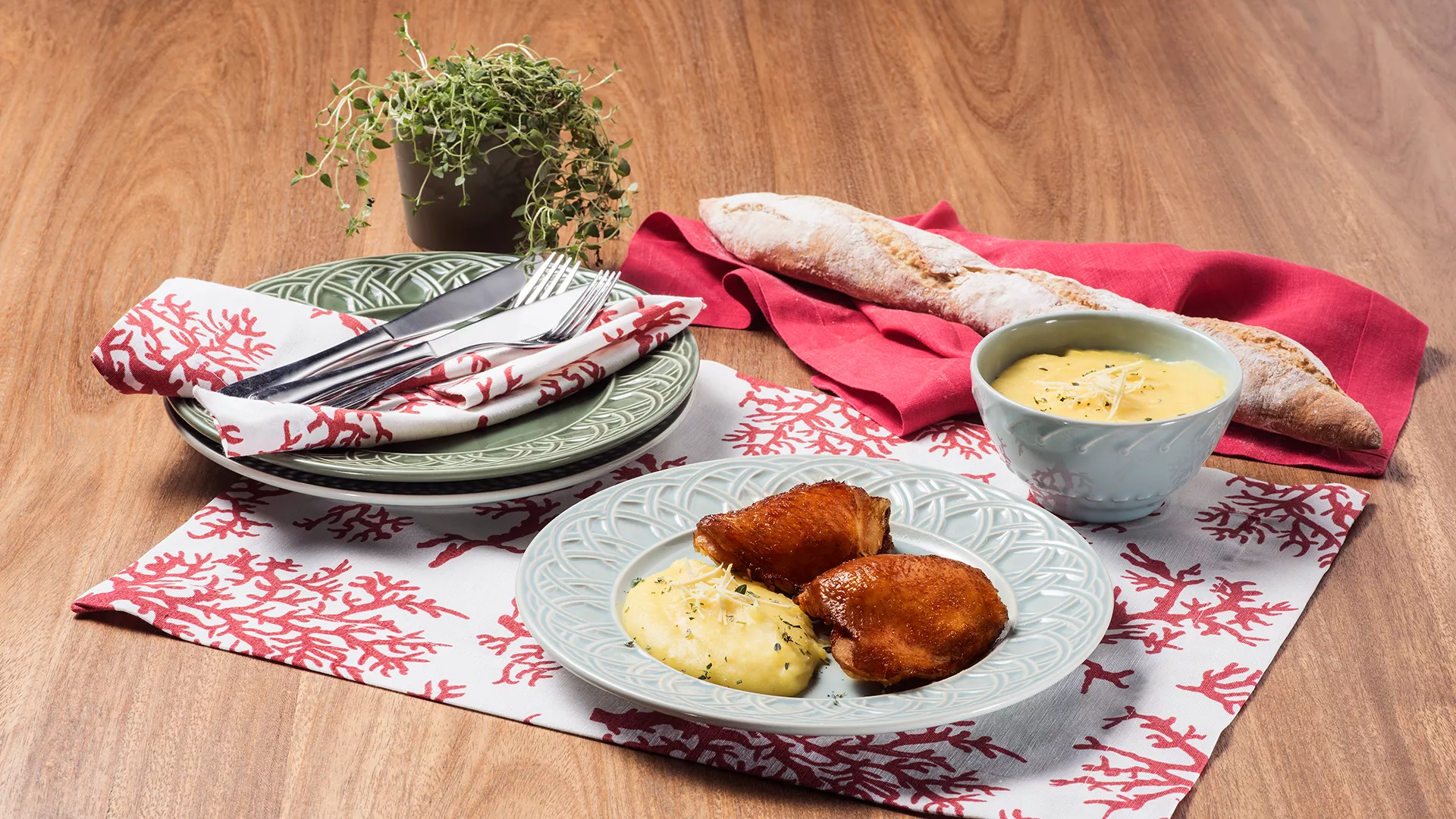 foto da receita Sobrecoxa Assa Fácil com Purê de Mandioquinha e Gengibre