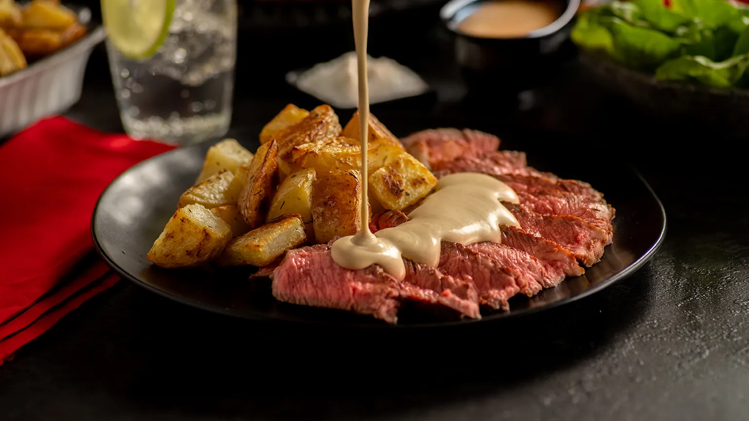 foto da receita Entrecôte em Bifes com Molho de Mostarda Dijon e Batatas Rústicas