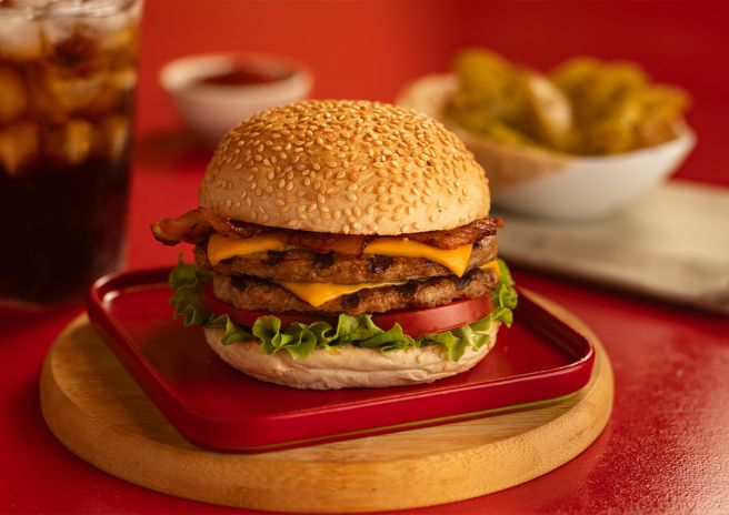 Cheeseburguer Salada Duplo com Bacon Crocante