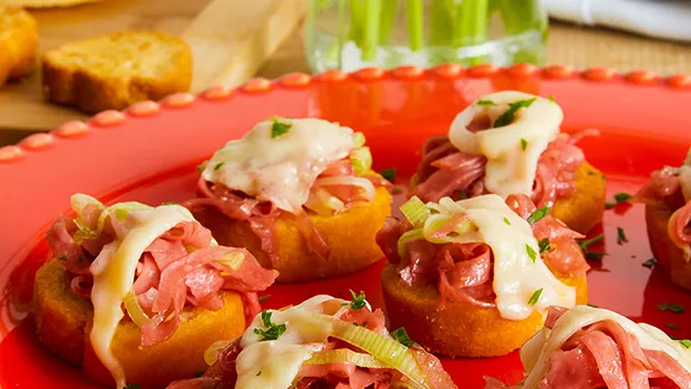 foto da receita Brusqueta de Mortadela Ouro com Queijo