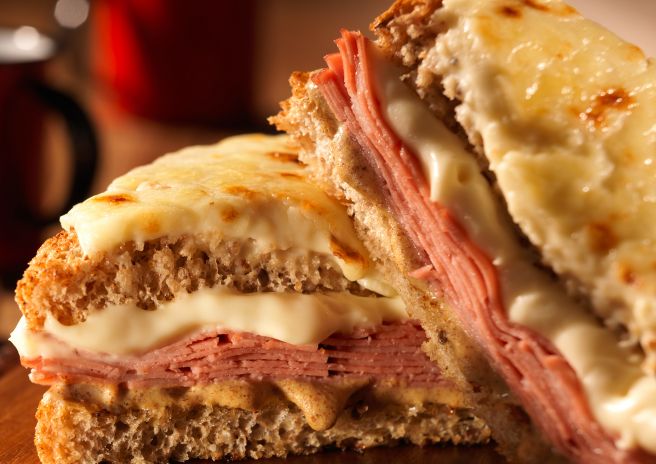 Croque Monsieur com Mortadela Ouro