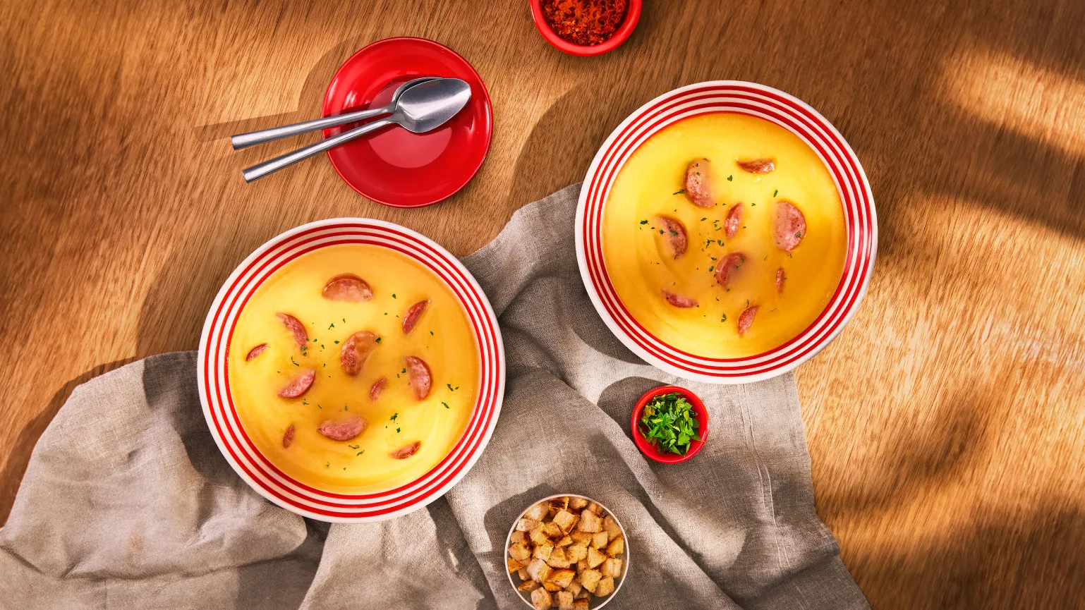 foto da receita Caldo de Mandioquinha com Linguiça Portuguesa