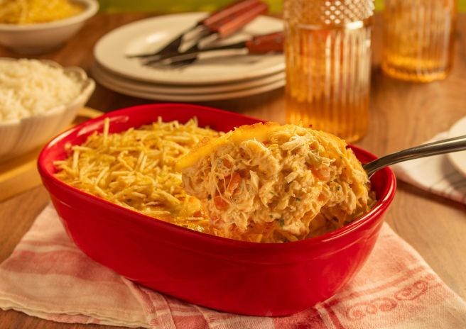 Fricassê de Frango Gratinado com Batata Palha