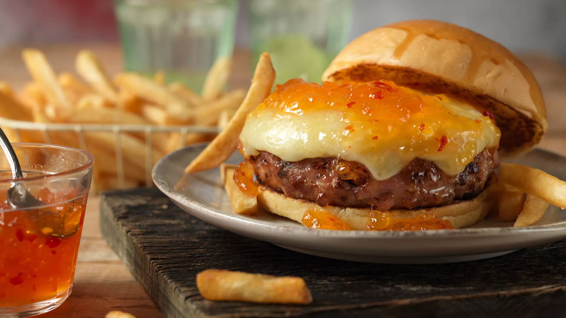 foto da receita Hambúrguer de Linguiça Toscana com GeléIa de Pimenta