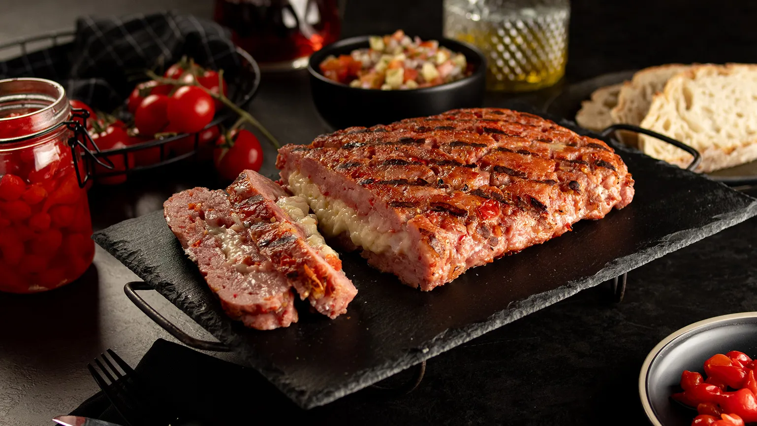 foto da receita Manta de Linguiça Toscana com Pimenta-biquinho Recheada com Queijo