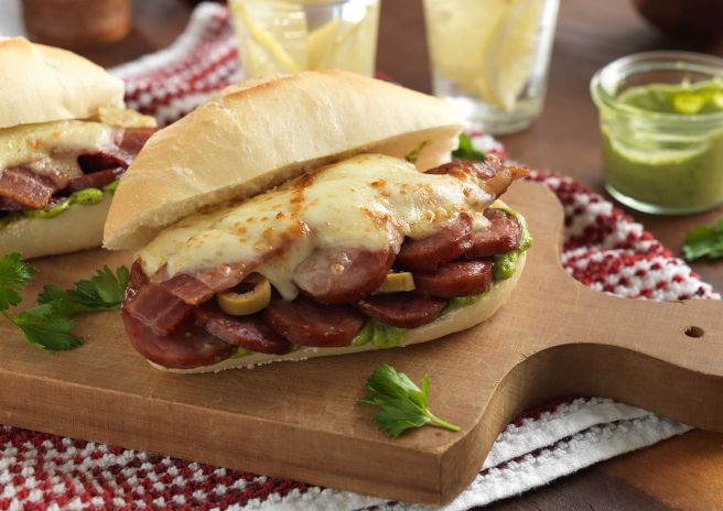 Sanduíche com Linguiça Portuguesa