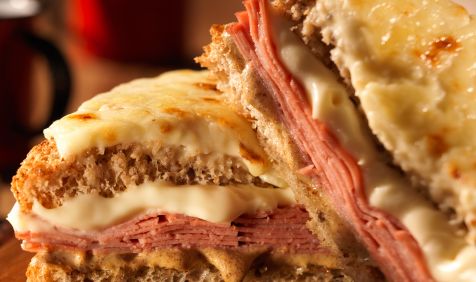 Croque Monsieur com Mortadela Ouro
