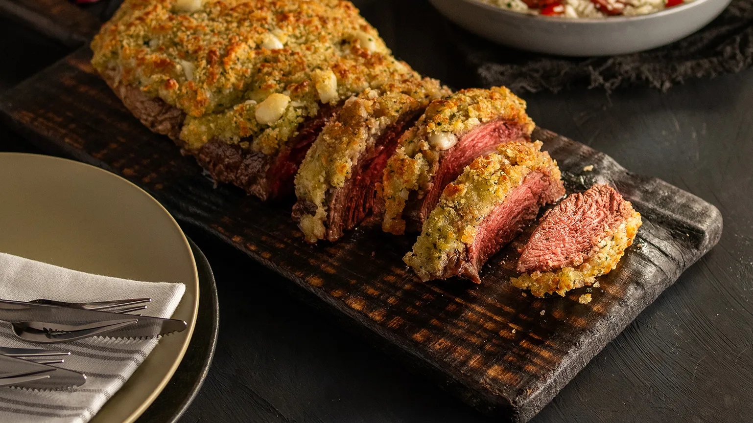 foto da receita Fraldinha na Brasa com Crosta de Alho e Parmesão e Arroz Carreteiro