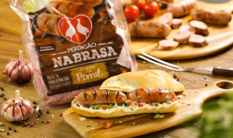 Sanduíche de Linguiça de Pernil com Maionese de Alho