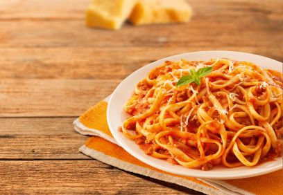 Fettuccine ao molho bolonhesa 300g