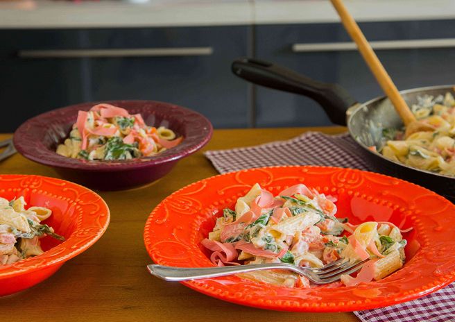 Macarrão Cremoso com Espinafre e Mortadela Ouro