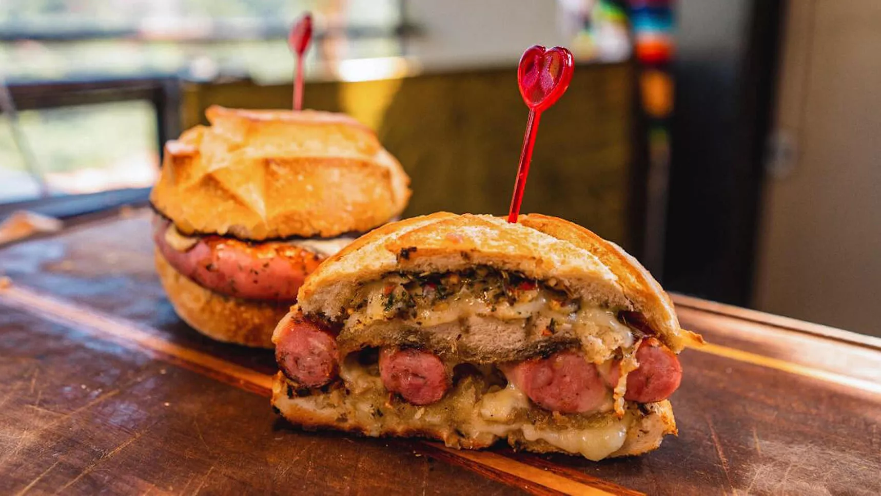 foto da receita Choripan com Linguiça Toscana Fininha com Chimichurri
