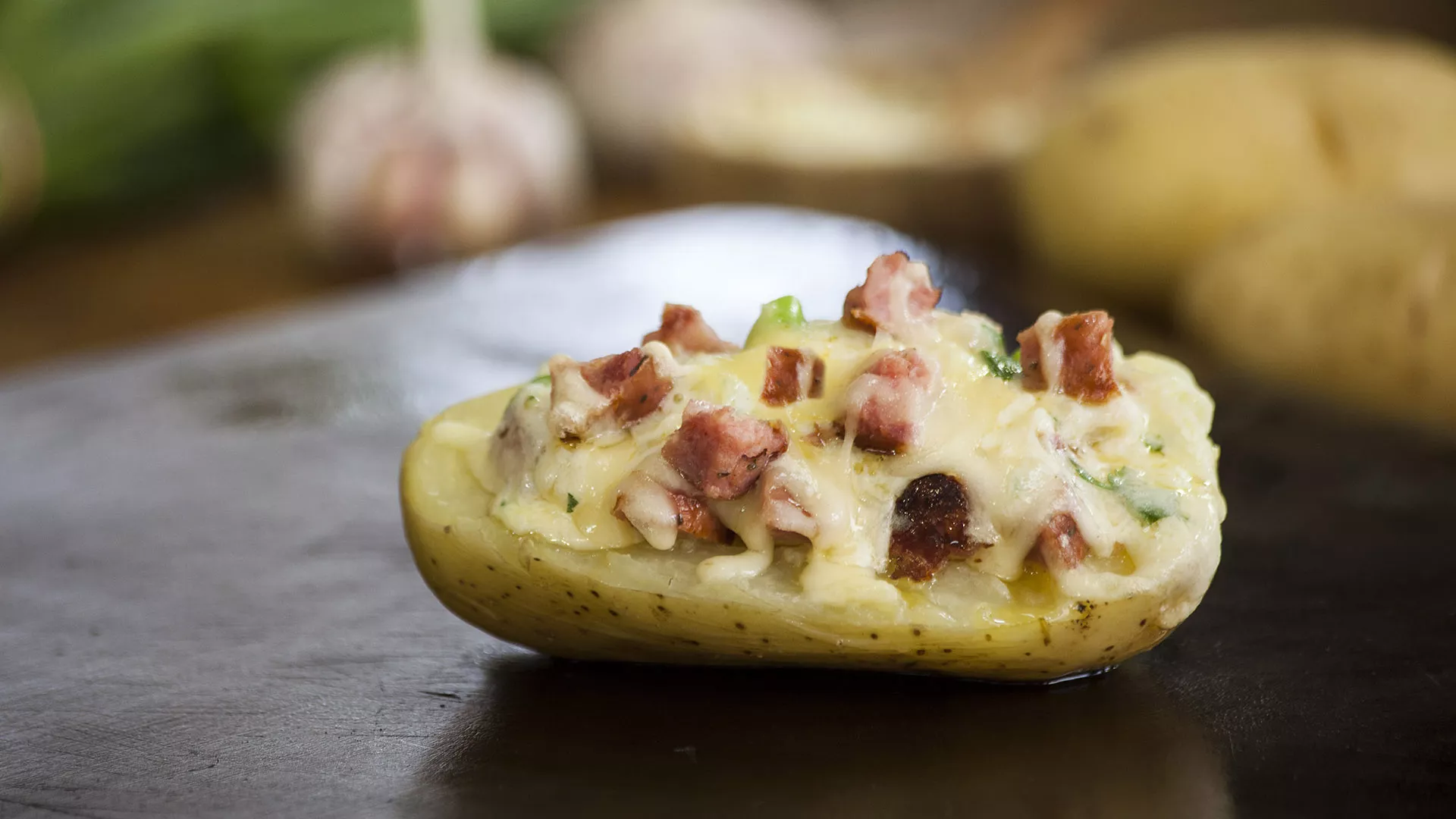 foto da receita Canoa de Batata com Linguiça ao Alho e Ervas