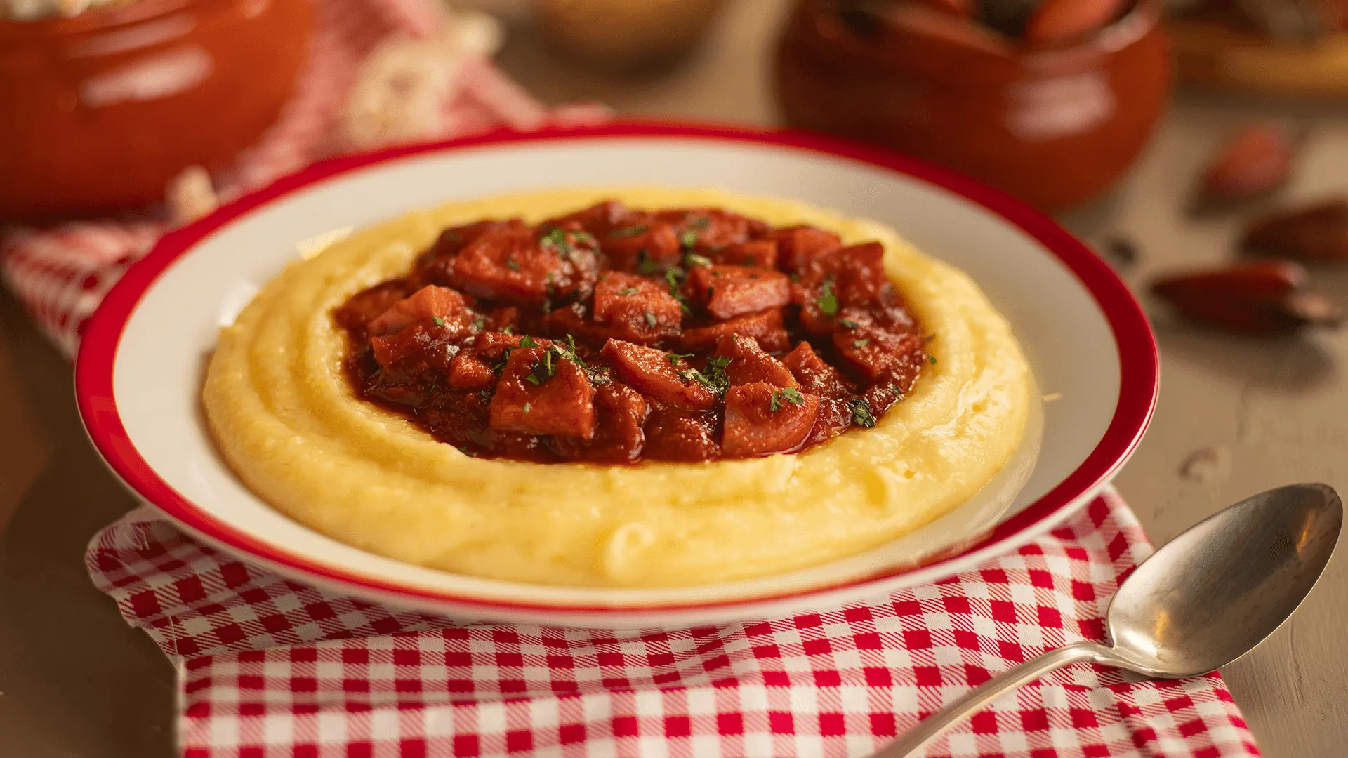 foto da receita Ragu de Linguiça Calabresa com Purê de Macaxeira