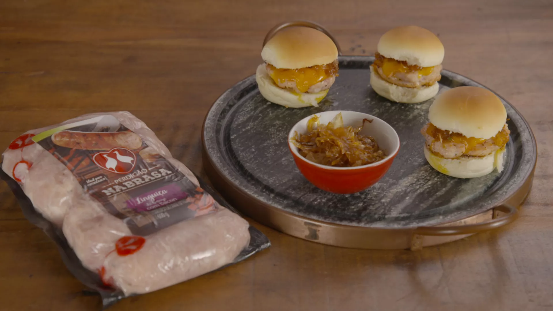 foto da receita Hambúrguer de Linguiça de Frango com Bacon Na Brasa