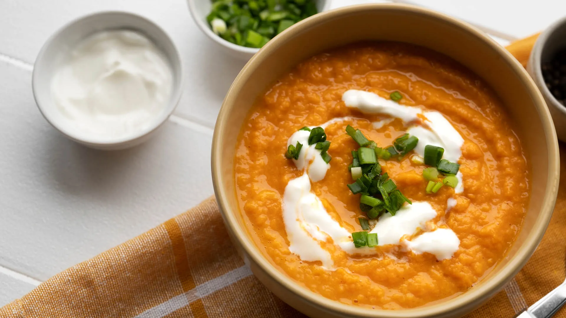 foto da receita Sopa de Cenoura com Gorgonzola e Linguiças Defumadas Perdigão