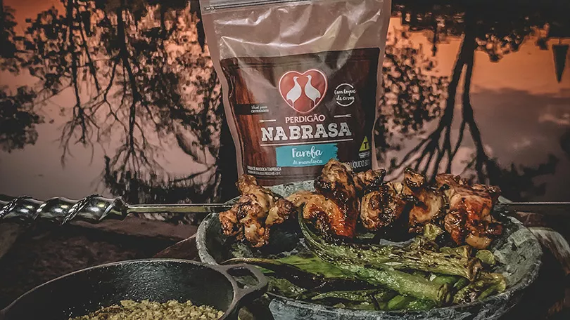 foto da receita Coxinha da Asa de Frango Perdigão na Brasa com Quiabo no espeto