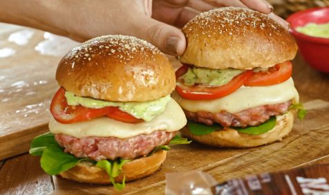 Hambúrguer de Linguiça Toscana com Provolone