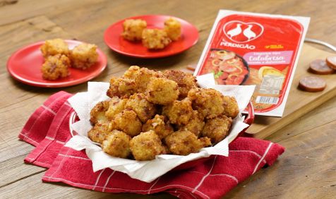 Dadinhos de Tapioca Recheados com Linguiça Calabresa
