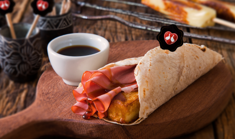 Wrap com Mortadela Ouro, Queijo Coalho e Melaço