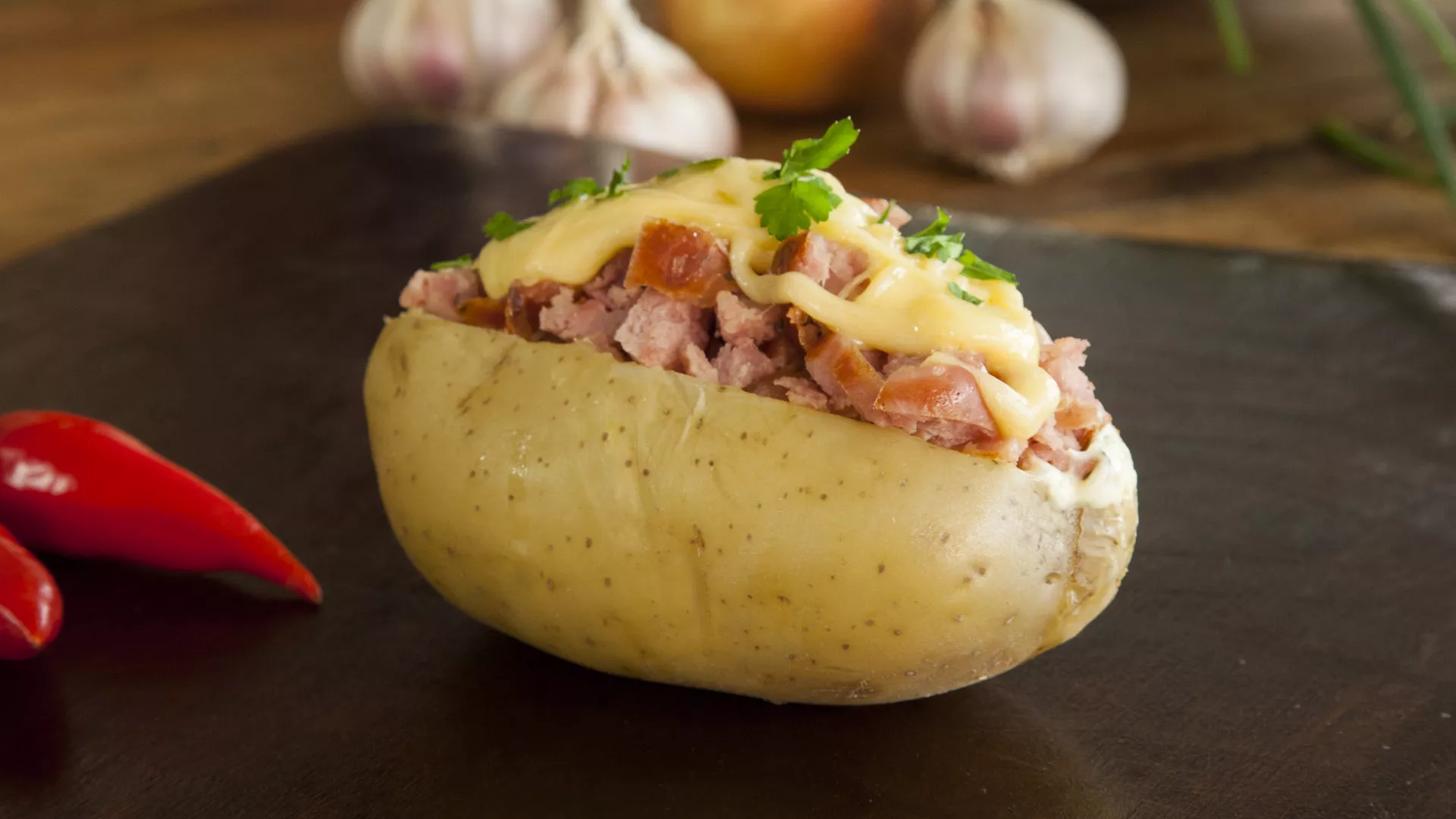 foto da receita Batata Assada com Linguiça Toscana ao Alho e Ervas